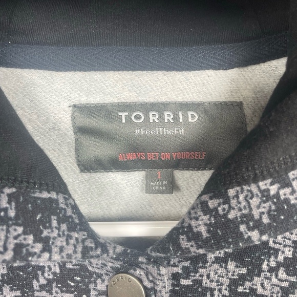 TORRID Black Gray Houndstooth Hooded Knit Varsity Bomber Jacket size 1X - Picture 2 of 9
